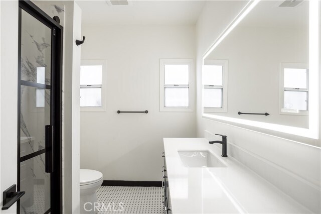 Building Photo - 740 S Stanley Ave