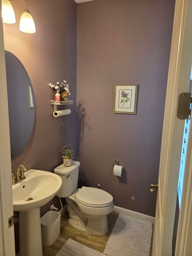 Building Photo - Impeccable Fully Furnished Sarasota Oasis Move-In Ready with Serene Water Views Ask About Our $1,...