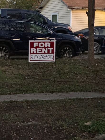 Primary Photo - 426 W Hermine Blvd