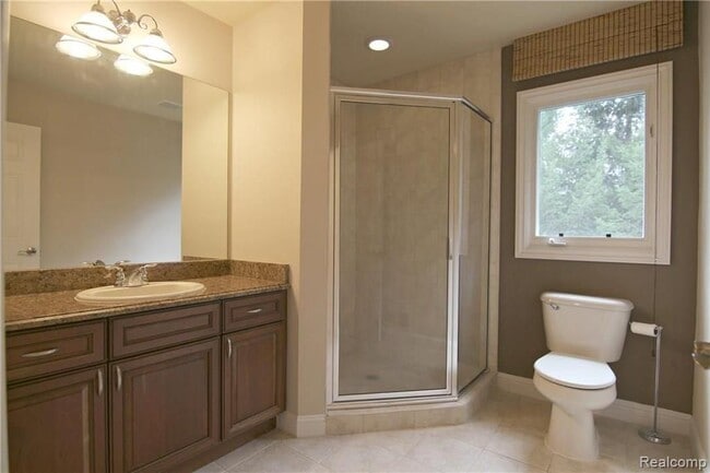 Building Photo - 26131 Sunbury Ct