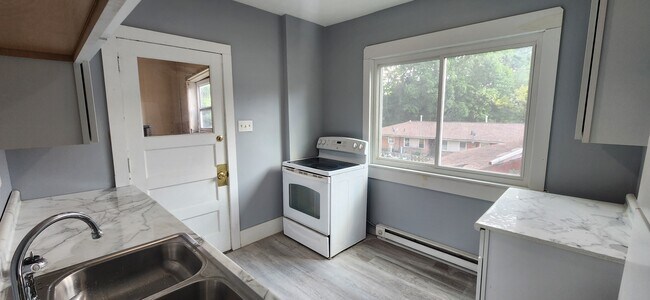 Building Photo - 515 N Howard St