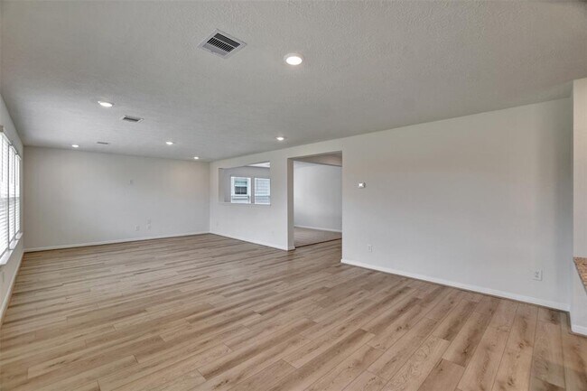 Building Photo - 18214 Sessile Oak Dr
