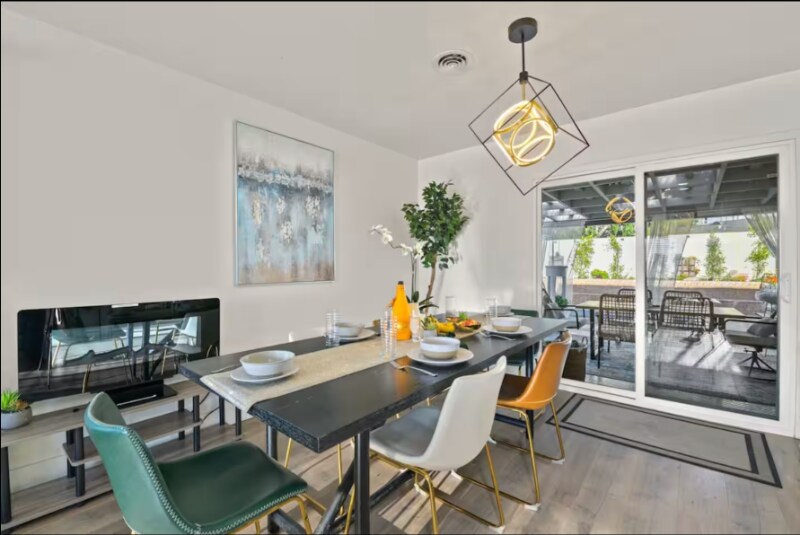 Building Photo - 6099 Scripps St