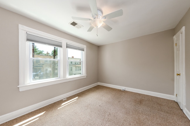 Building Photo - 1139 3rd St NE