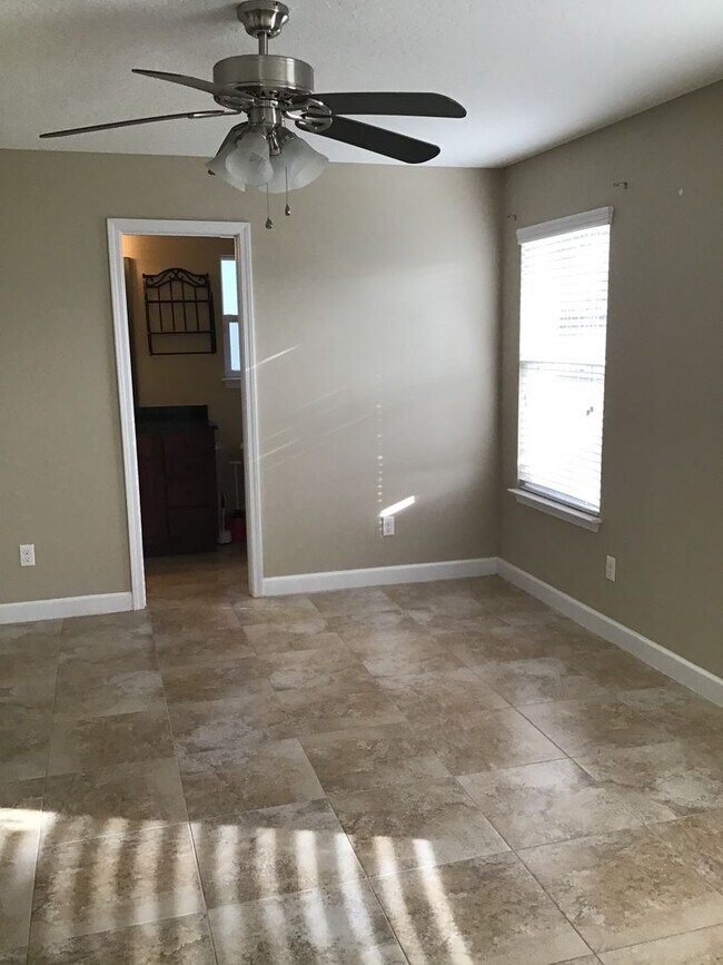 Building Photo - 3 Bedroom/ 2 Bath - Located Near the Bay & Walking Distance to Publix