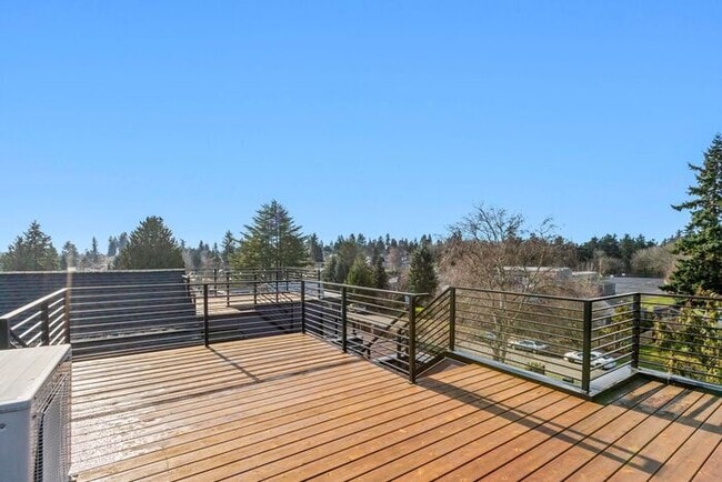 Building Photo - Newly Built Air-Conditioned Luxury Townhome in Highly Desired Admiral