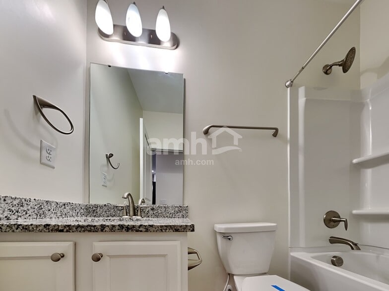 Building Photo - 106 Doral Blue Dr