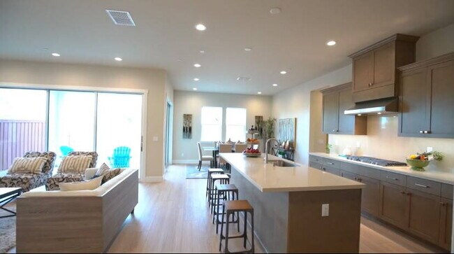 Building Photo - Charming 2-Bedroom Home with Central Vacuum & 2 Baths on Edgewood Drive!
