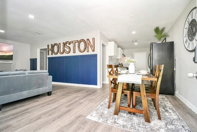 Building Photo - 4710 Paradise Ln