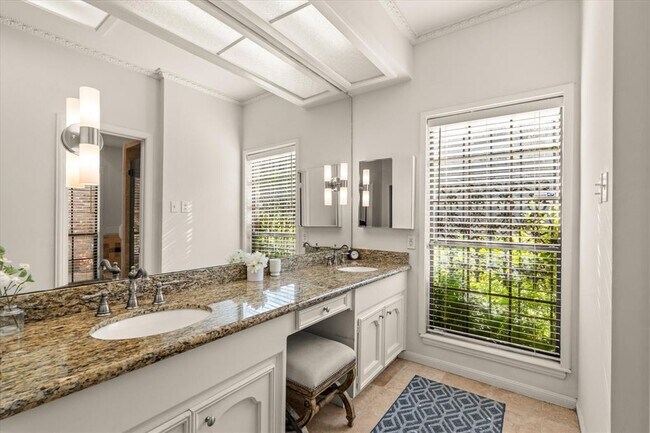 Building Photo - 4948 Post Oak Timber Dr