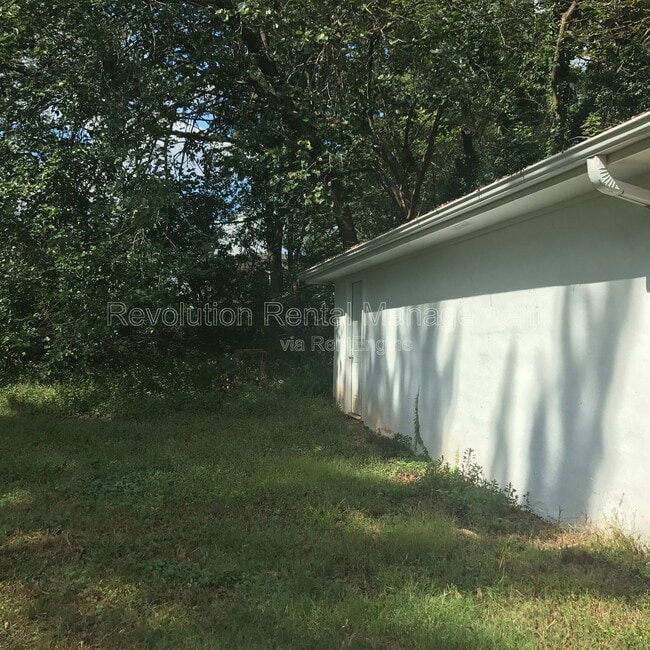 Building Photo - 2715 Larkspur Dr SE