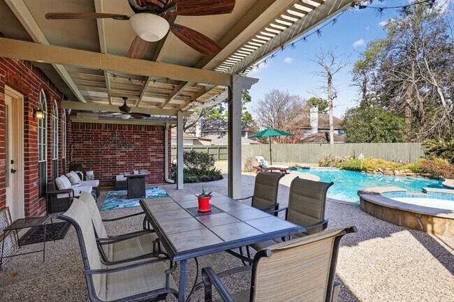 Building Photo - 502 Ernst Ct