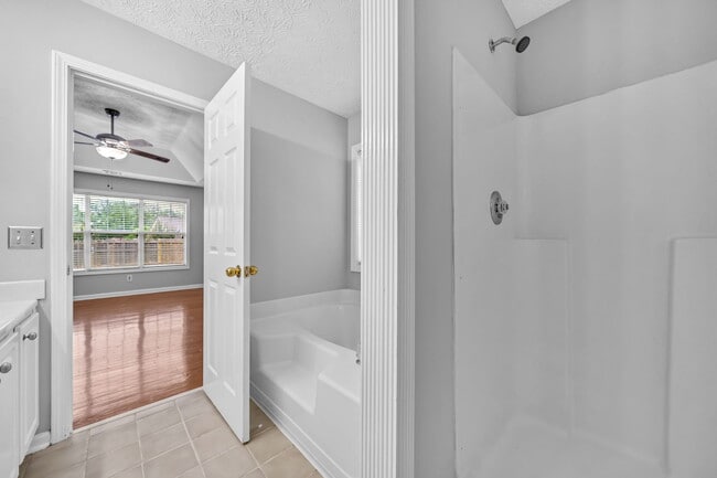 Building Photo - 825 Chatham Park Dr SW