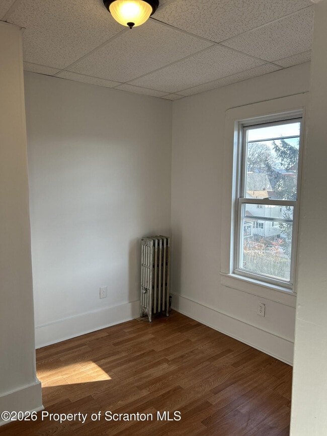 Building Photo - 210 N Bromley Ave