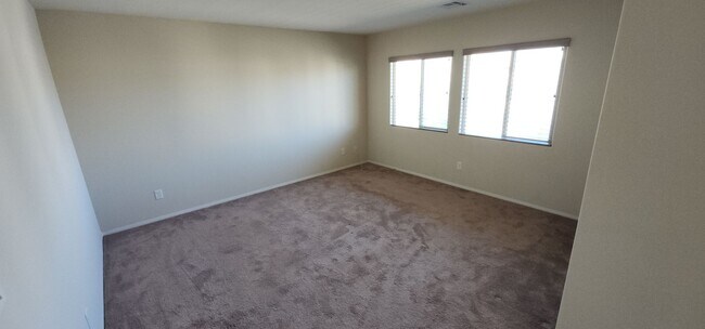 Building Photo - Beautiful 4BED / 3BATH home!