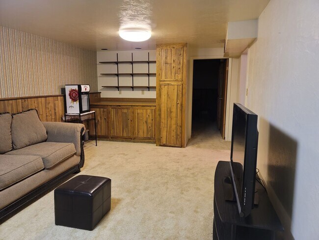 Building Photo - 6117 Shannon Ave