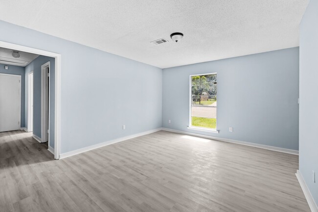 Building Photo - Charming 3 Bedroom, 2 Bathroom house