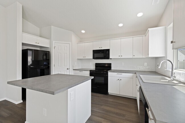 Building Photo - 12383 Genevieve St