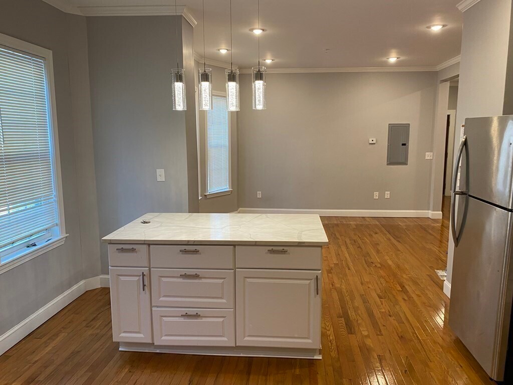 Building Photo - 55 Marshall St