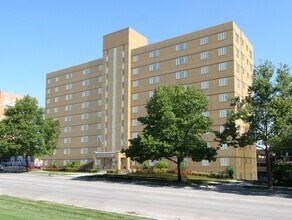 Building Photo - Plaza 209