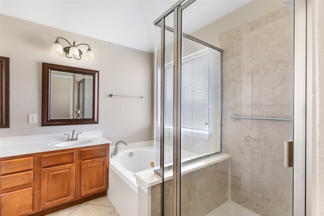 Building Photo - 20787 Oakhurst Park Dr