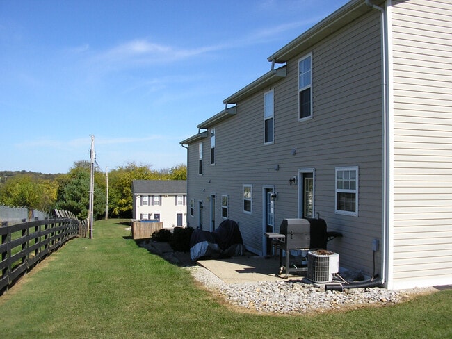 Building Photo - 1956 Stonehenge Avenue