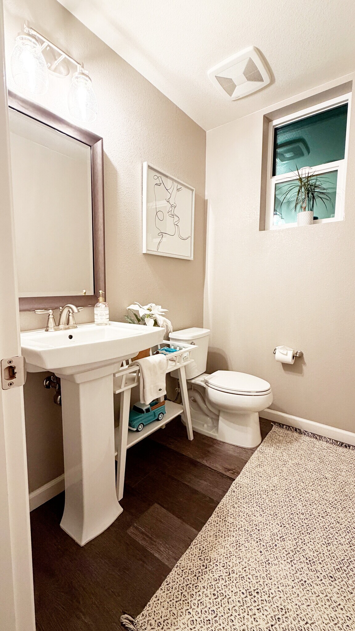 Building Photo - 164 Agustin Narvaez St