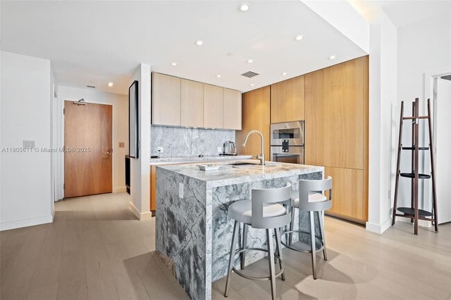 Building Photo - 501 West Ave