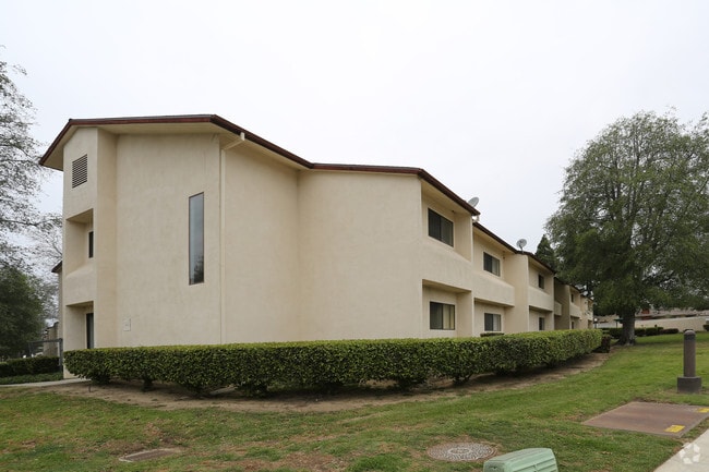 Building Photo - Johnson Gardens Apartments