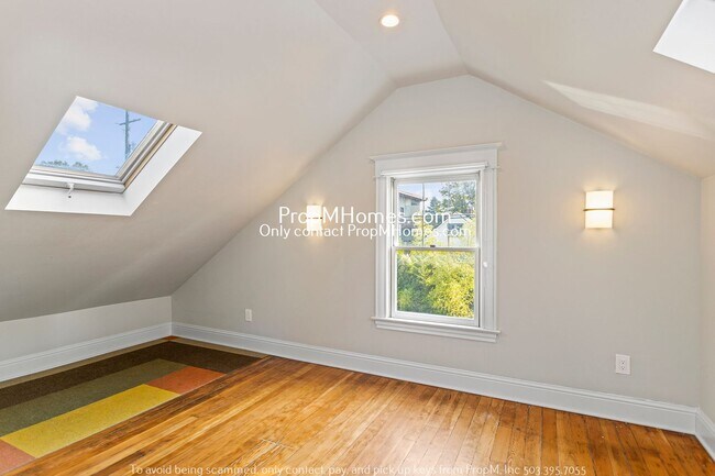 Building Photo - Charming Three Bedroom Home In N Portland!
