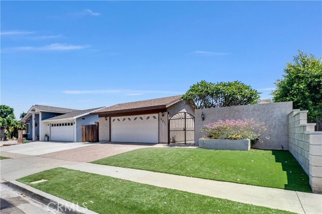 Building Photo - 5071 Doanoke Ave