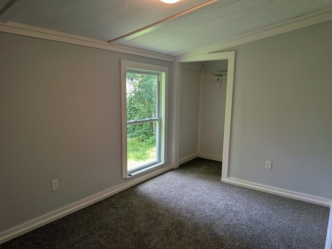 Building Photo - Move in Ready 4 Bed 2 Bath House