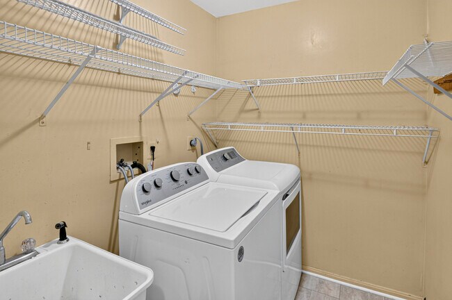 Building Photo - 4512 Rutherford Way