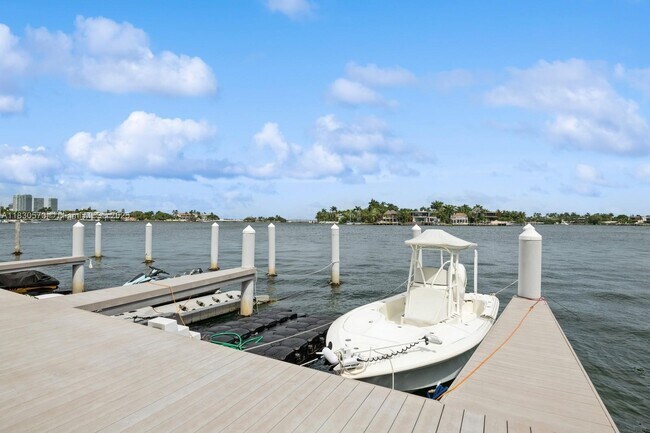 Building Photo - 405 N Hibiscus Dr