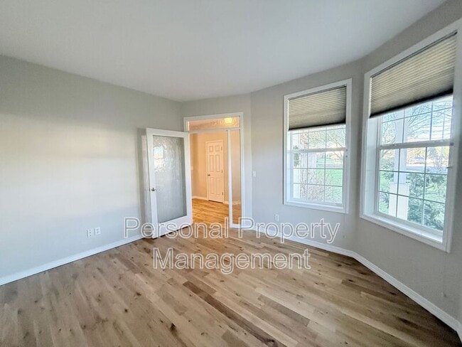 Building Photo - 11608 NE 2nd Ave