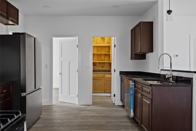 Building Photo - 416 Oak Hill Ave