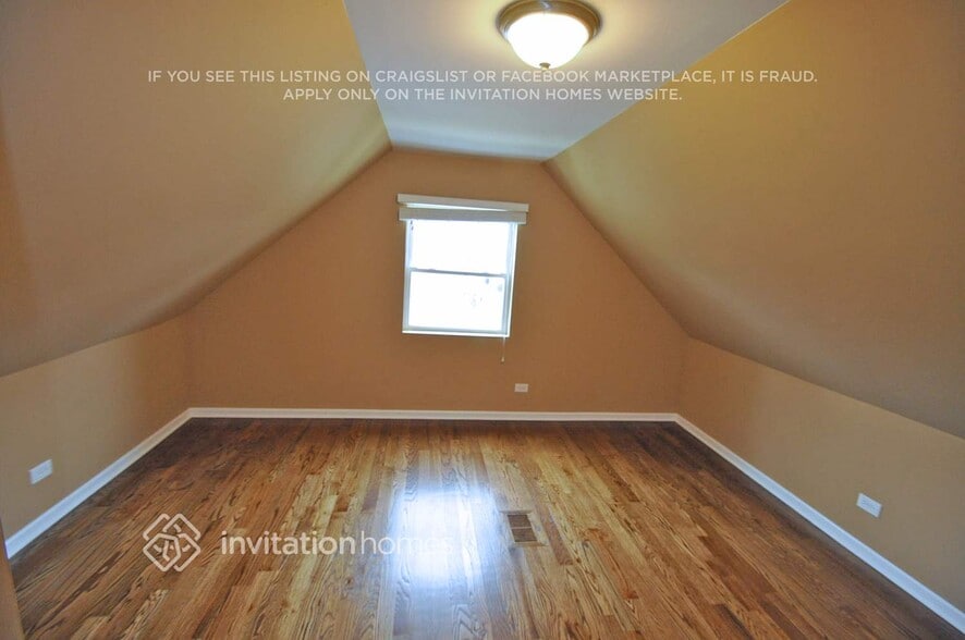 Building Photo - 6042 W Bryn Mawr Ave