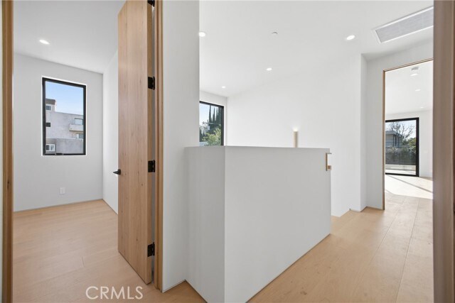 Building Photo - 4827 Stansbury Ave