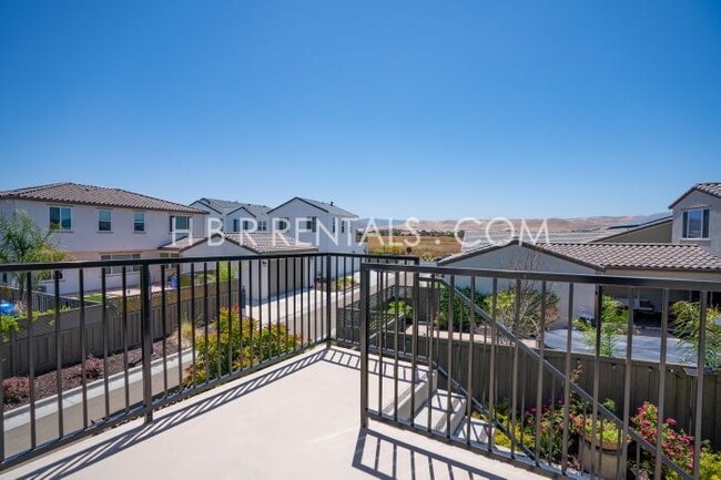 Building Photo - Welcome to your new casita in Tracy, CA! +...