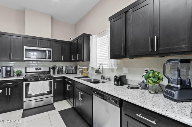 Building Photo - 629 Guy Meyers