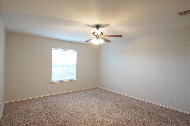 Building Photo - 210 King Ridge Dr