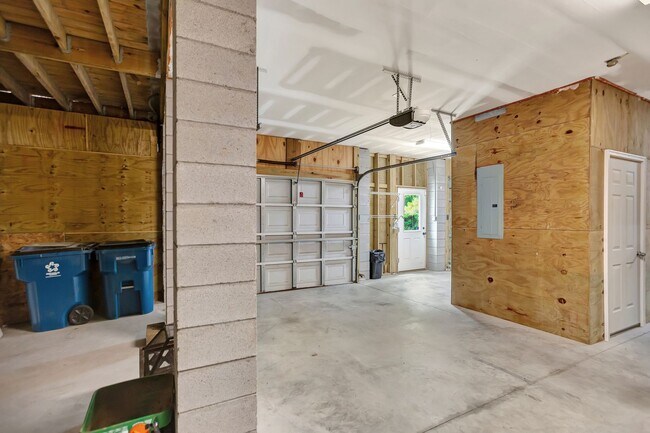 Building Photo - Elevated Home in The Club at Legends Oaks Plantation