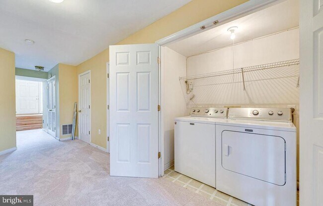 Building Photo - 11485 Carriage Gate Ct