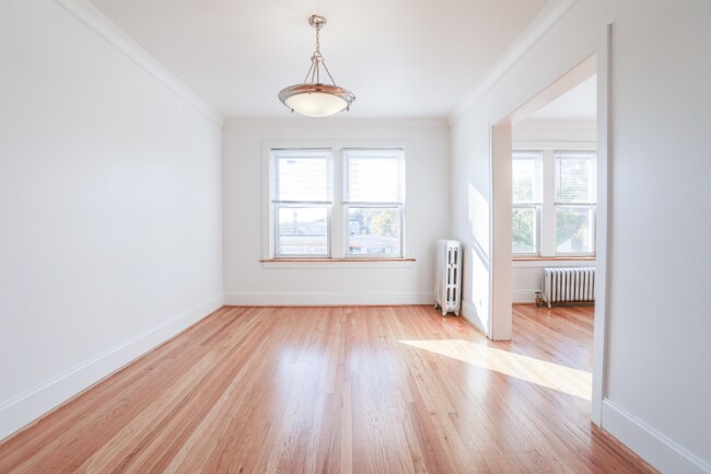 Building Photo - 4811 N Ashland Ave