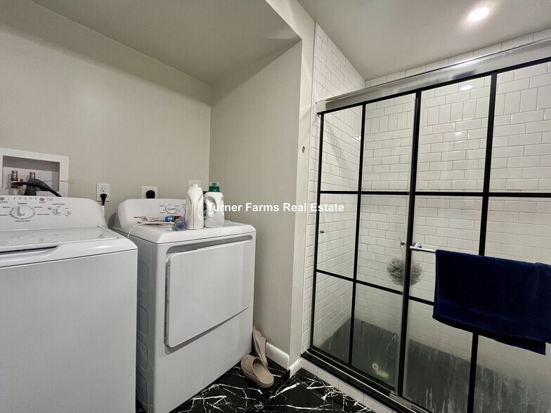 Building Photo - 43 Martin St