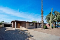 Building Photo - Northwest location,3 Bd/2 Bath, single carport, detached 2 car garage home