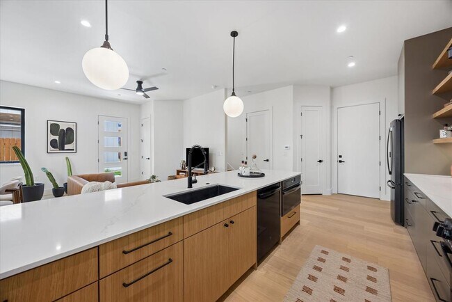 Building Photo - 4416 S 1st St