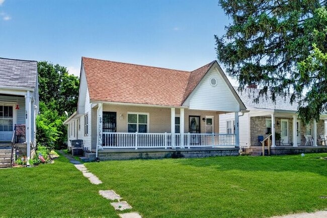 Building Photo - Freshly Updated Home in Warren Township