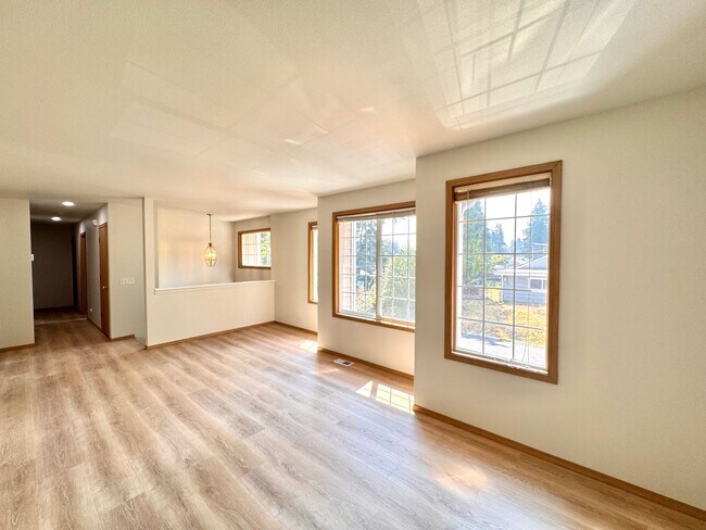 Building Photo - 2620 NE 136th St
