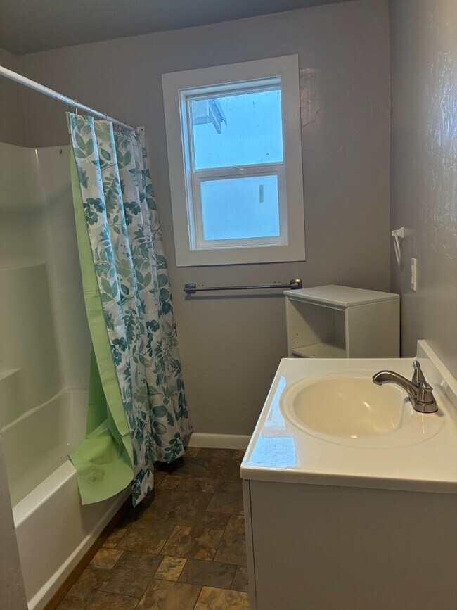 Building Photo - 1415 E 850 N